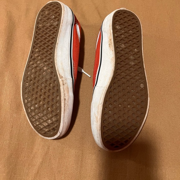 Red vans - Picture 2 of 3